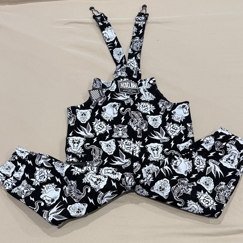 Black & White Kids Romper with Graphic Print - Picture 4 of 6